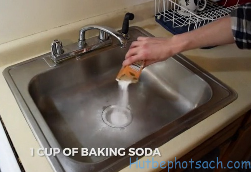 Cách sử dụng baking soda để thông bồn cầu